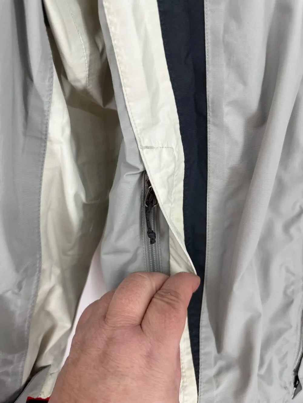 The North Face Mens Gray & White Lightweight Hooded Jacket Size L
